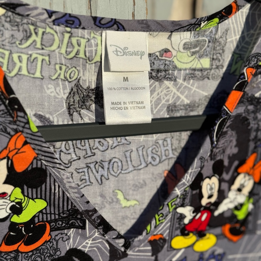 Disney Haunted Mansion Scrub Top Women’s Medium Mickey Mouse Halloween Shirt - Picture 4 of 6